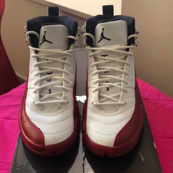 Air Jordan 12 - Picture 2 of 7